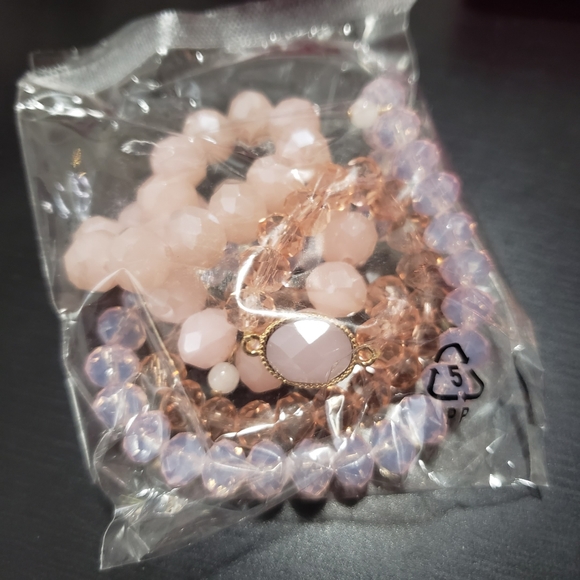 💫3/$30💫NIB Avon Stretch Bracelets - Picture 3 of 3